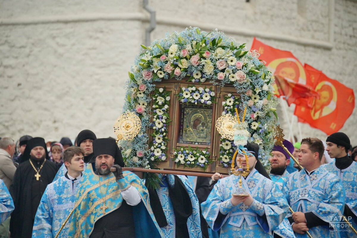 В крестном ходе в Казани приняли участие семь тысяч человек