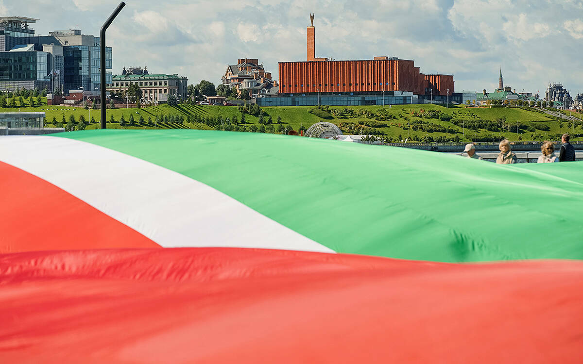 «Выражение воли многонационального народа»: Татарстан отмечает 33-летие Конституции РТ