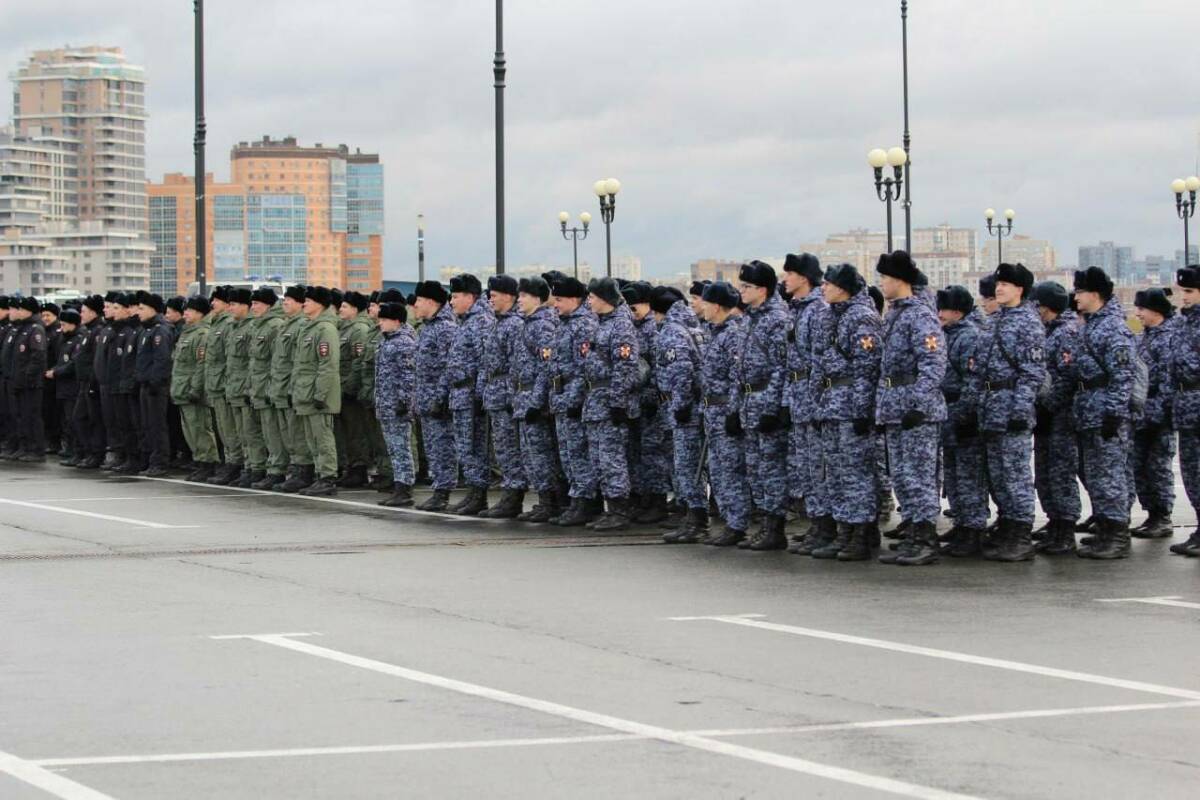 В преддверии профессионального праздника в Казани  торжественно поздравили полицейских