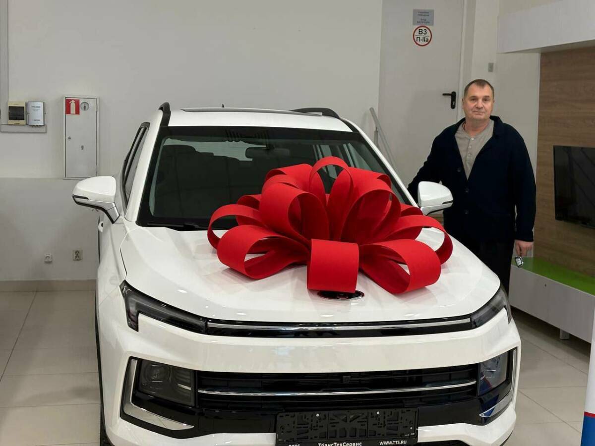 Ветераны СВО из Лаишевского района получили два автомобиля с ручным управлением