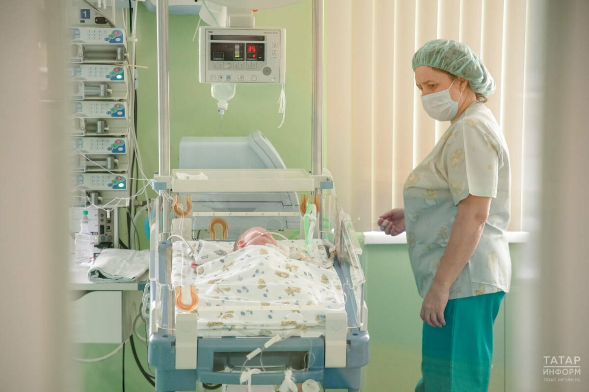 Абашев: за пять лет младенческая смертность в Татарстане снизилась более чем на 60%