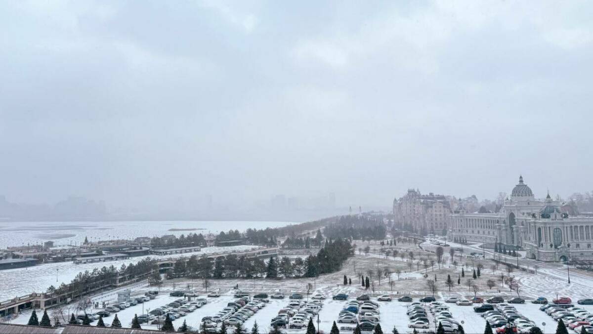 Совершающий поездку в ОАЭ Минниханов опубликовал фотографию заснеженной Казани