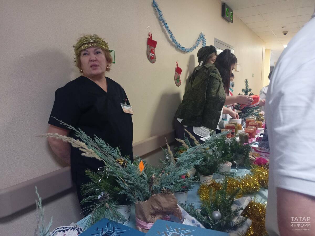 На ярмарке в седьмой горбольнице Казани собрали миллион рублей для бойцов СВО