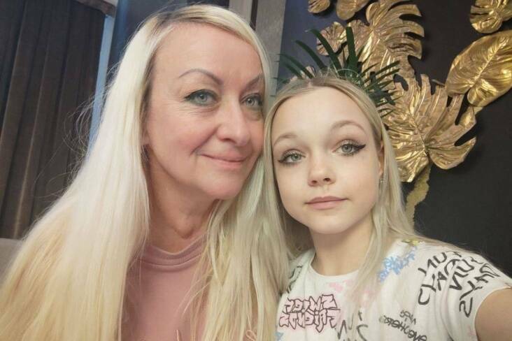 Мама Костылевой рассказала, чем ее дочь занимается после отъезда из Москвы