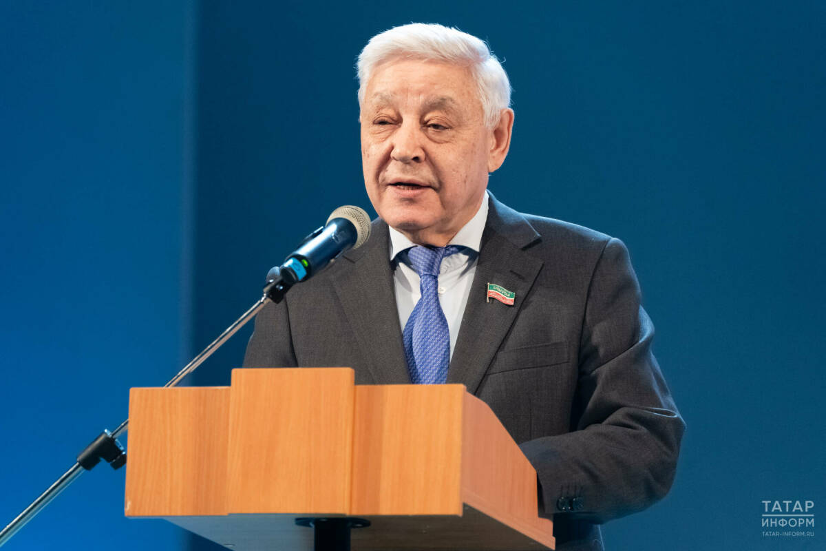 Фарид Мухаметшин поздравил жителей Татарстана с Днем Конституции России