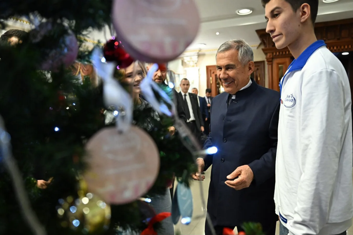 Рустам Минниханов исполнит желания детей в рамках благотворительной акции «Ёлка желаний»