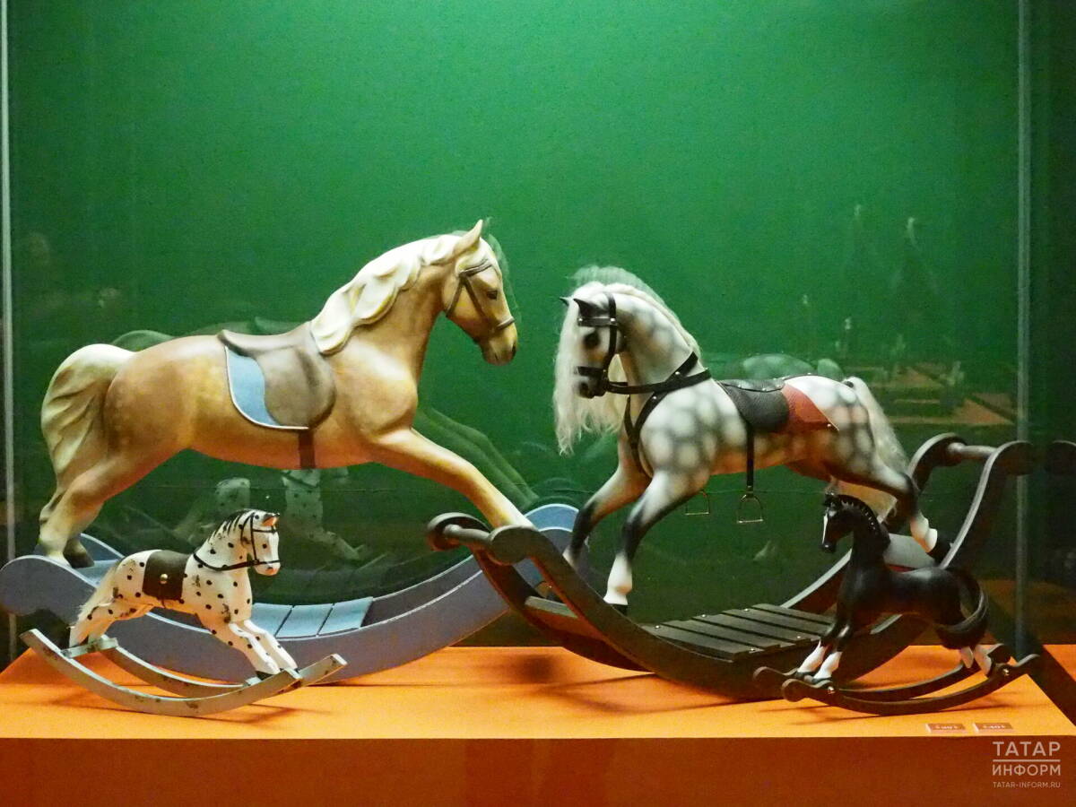В казанском Эрмитаже открылась новогодняя выставка игрушечных лошадок
