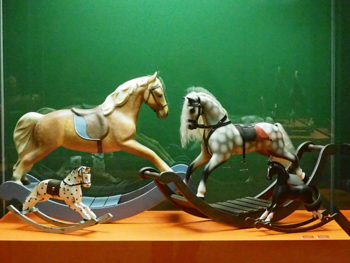 В казанском Эрмитаже открылась новогодняя выставка игрушечных лошадок