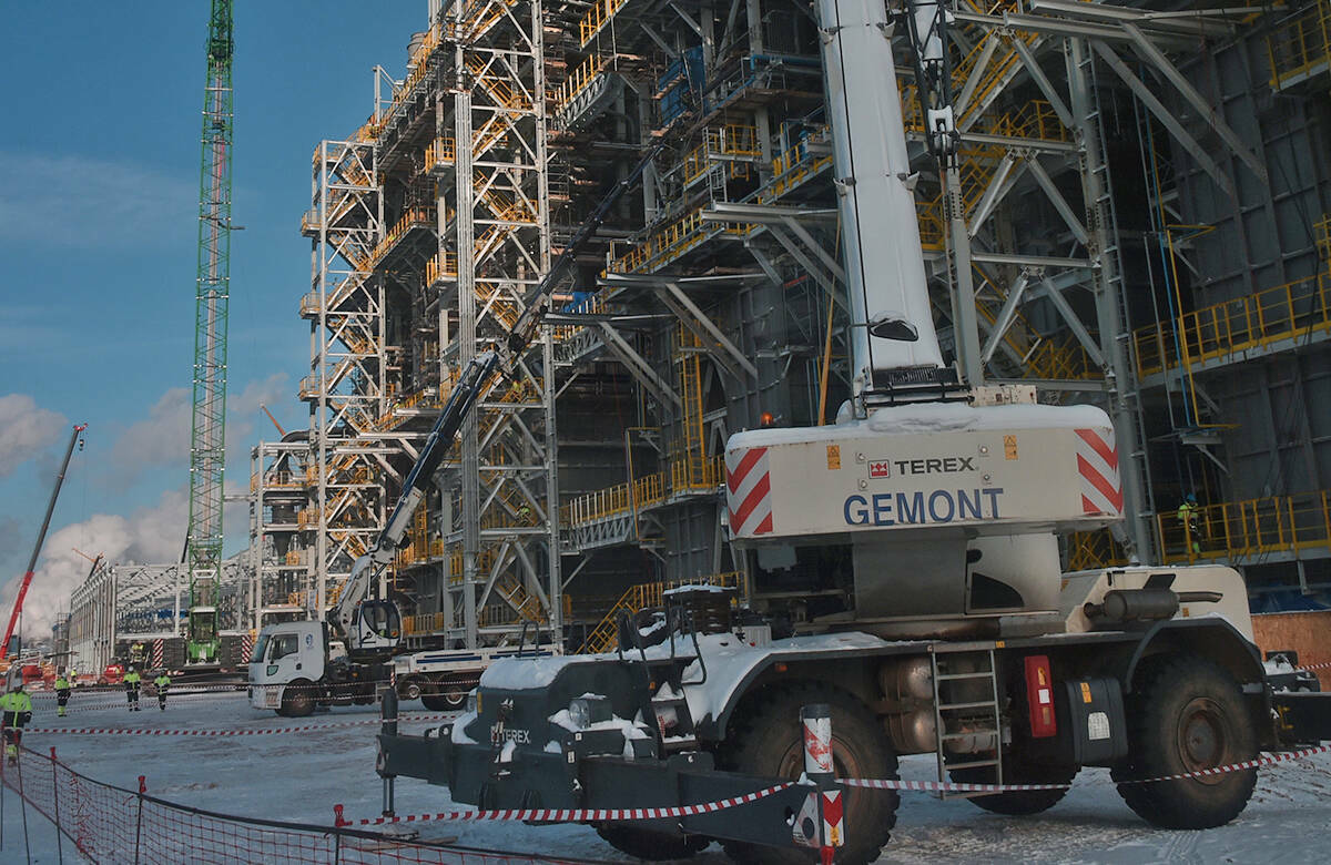 Турецкий подрядчик «Гемонт», признанный банкротом, пытается взыскать с «Нижнекамскнефтехима» (входит в СИБУР) 473 млн рублей за якобы неоплаченные работы на стройке ЭП-600. В суде ответчик заявляет, что работы не были приняты из-за грубых дефектов, а их устранение обошлось в 10 млрд рублей. Какие перспективы у этого дела – в нашем материале.