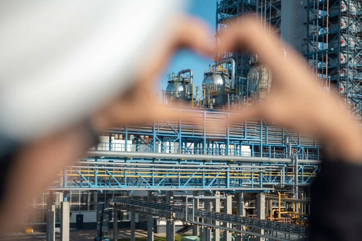 Два поколения — одна команда: как построить карьеру на большом предприятии