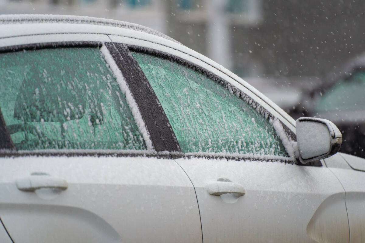 Водителям в Татарстане напомнили о мерах безопасности во время гололеда