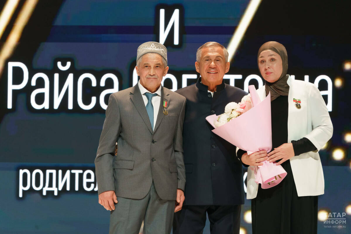 Минниханов наградил отличившихся жителей Высокогорского района РТ