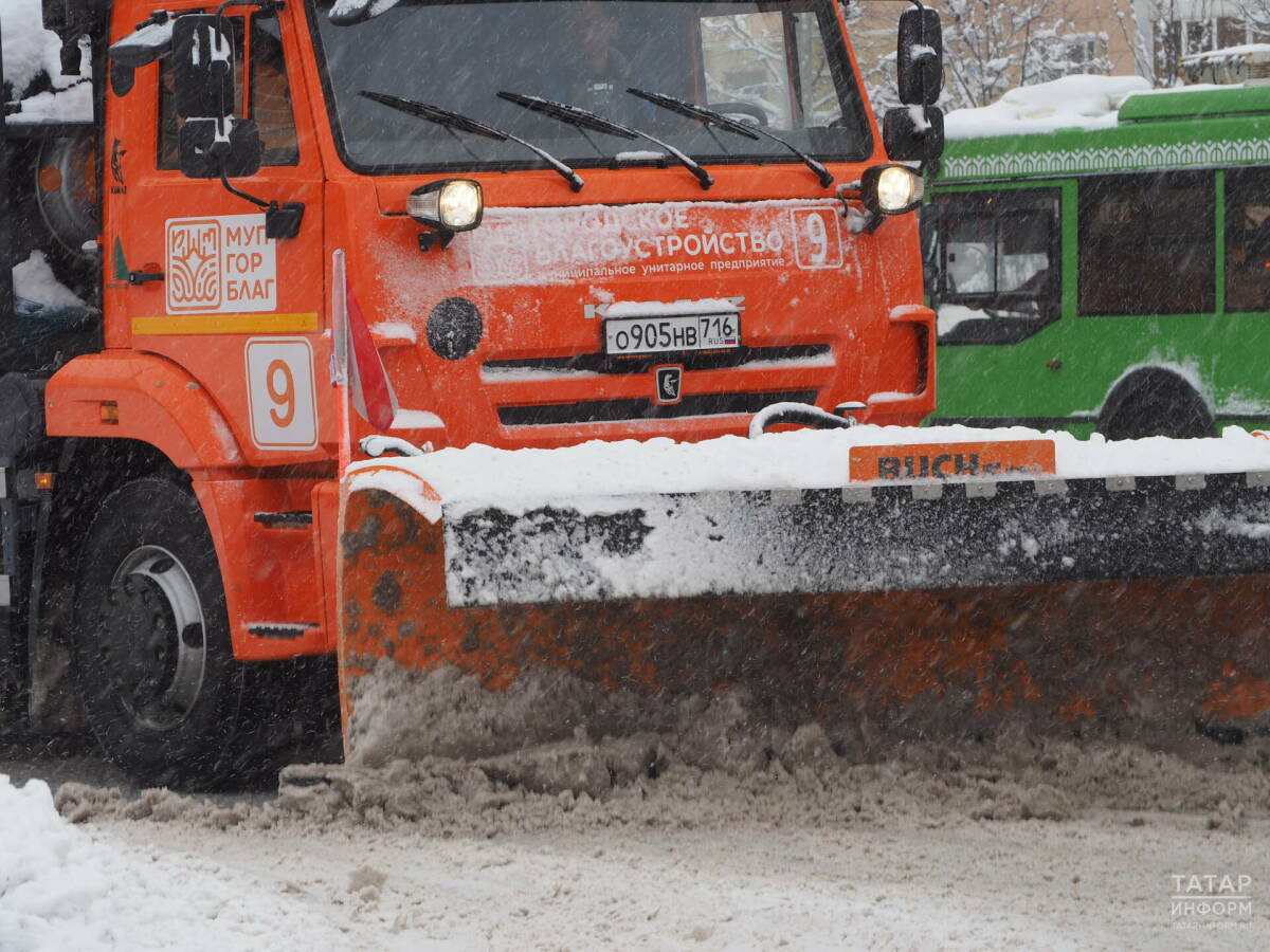 Более 1,4 тыс. единиц техники для зимнего содержания дорог задействовано в Татарстане