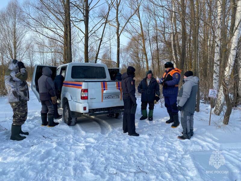 В Зеленодольском районе сотрудники МЧС напомнили рыбакам о штрафах за выход на тонкий лед