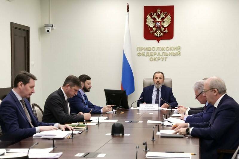 Комаров провел совещание с руководителями регионов Приволжья