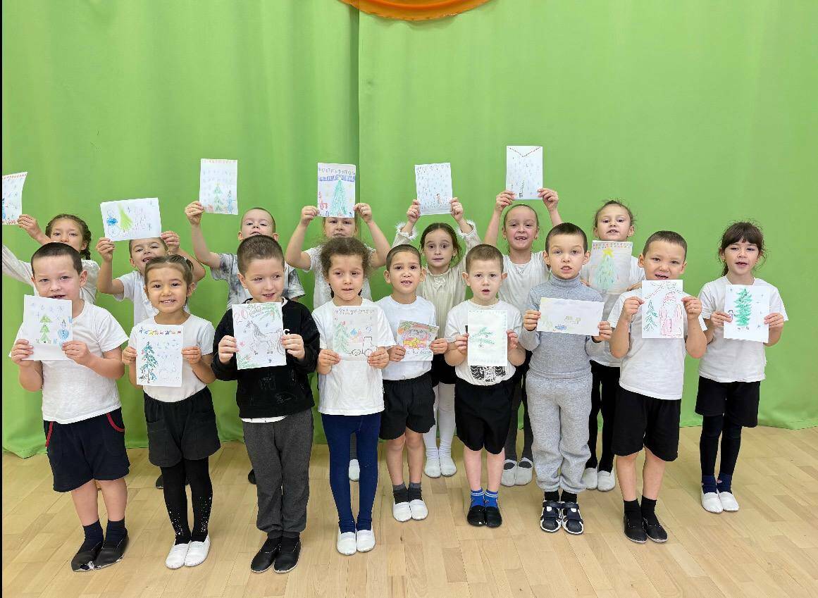 Дошкольники Актанышского района подготовили новогодние открытки для бойцов
