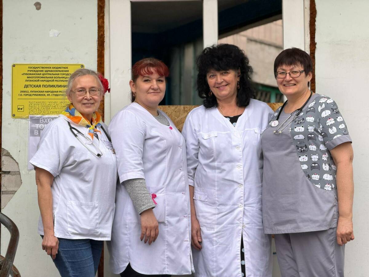 В Центральной районной больнице Рубежного почти месяц трудятся два педиатра из Детской республиканской клинической больницы Минздрава РТ – Зульфия Шархымуллина и Эльмира Номина. В интервью для «Татар-информа» медики рассказали об особенностях командировки, повседневных вызовах и как детская медицина работает в прифронтовых условиях.