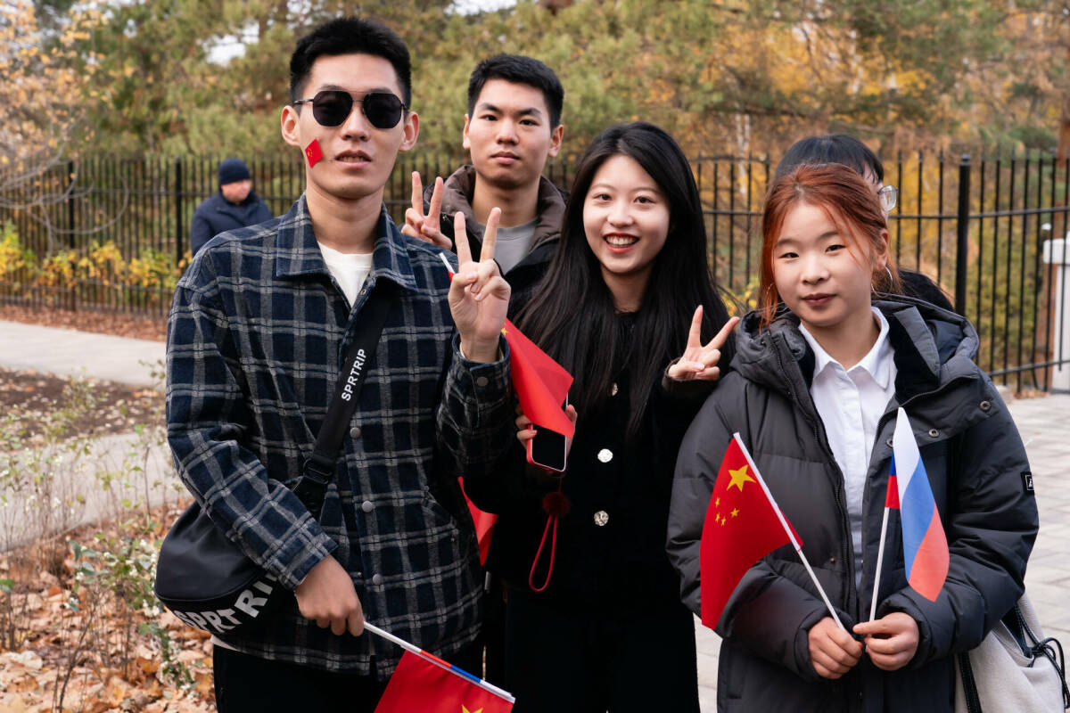 В середине сентября Китай отменил для россиян визовый режим, и уже через пару месяцев турпоток из нашей страны в КНР вырос на 80% к прошлому году. «Татар-информ» поговорил об этом с человеком, который работает в туризме непосредственно в КНР, – татарином китайского происхождения, руководителем туристической компании Иржаном Бикчантаевым.