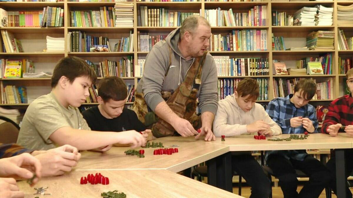 «Собирали детали для БПЛА и писали письма солдатам»: как юные нижнекамцы помогают СВО