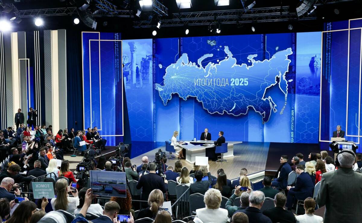 «Наши войска наступают по всей линии»: первые заявления Путина на прямой линии