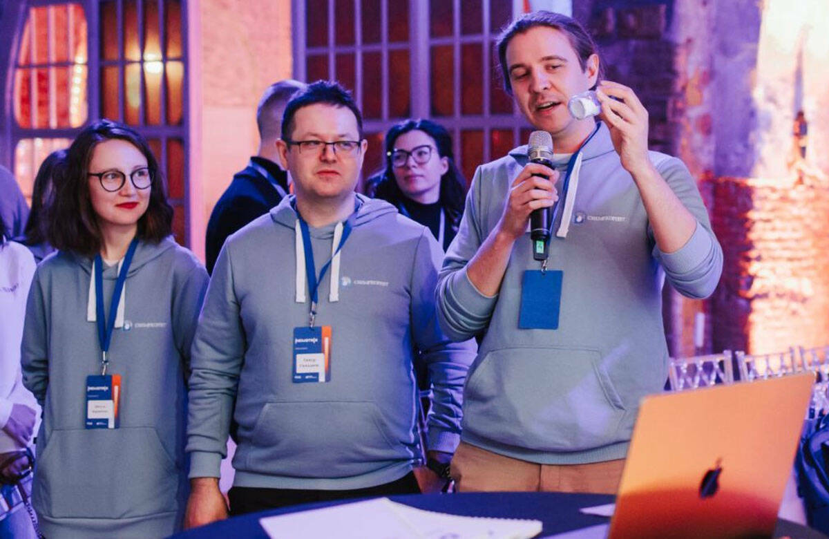 Сегодня ТЭК вкладывает сотни миллиардов рублей в IT, а новая химия становится государственным приоритетом. О том, какой результат дает синтез ИИ и химии, «Татар-информу» рассказали сооснователи стартапа с говорящим названием ChemProphet («химический пророк», или, по созвучию в английском, «химическая прибыль») Эмиль Сайфуллин и Тимур Гимадиев.