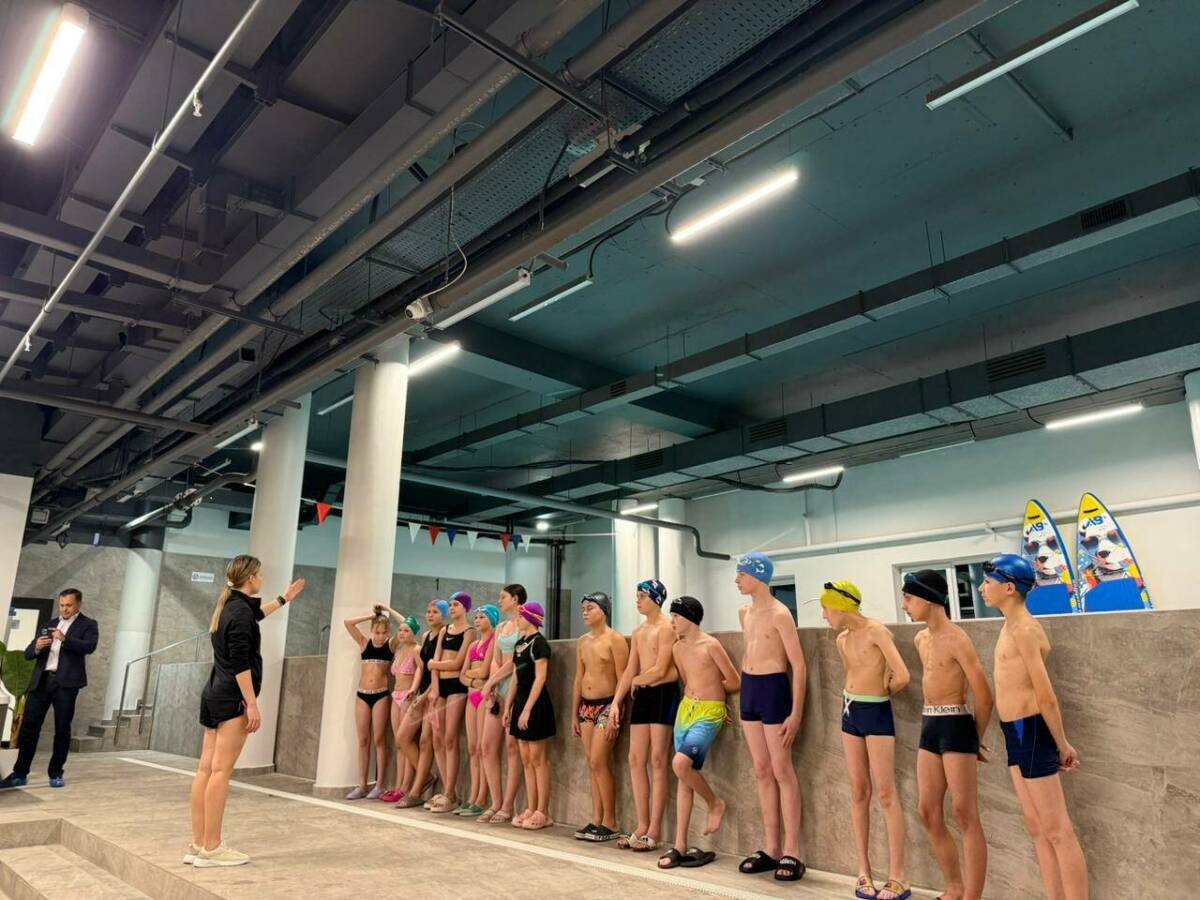 Для детей участников СВО из Бугульмы провели мастер-класс по плаванию в Казани