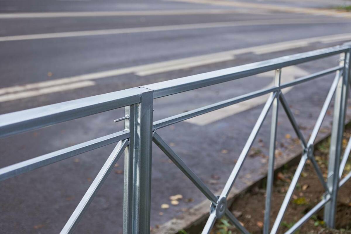 Более 2-х километров ограждений установили вдоль дорог Альметьевского района