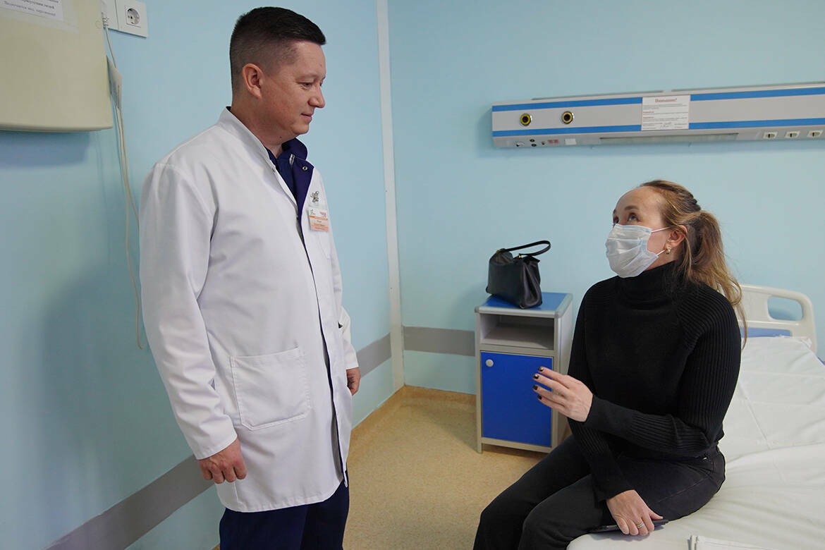 Совсем недавно в Городской клинической больнице № 7 Казани пациенту впервые подарили новое сердце. Сегодня здесь возвращают к полноценной жизни тех, работу чьих почек заменял аппарат гемодиализа. Медики помогли уже троим жителям Татарстана. О том, как это было, – в материале «Татар-информа».