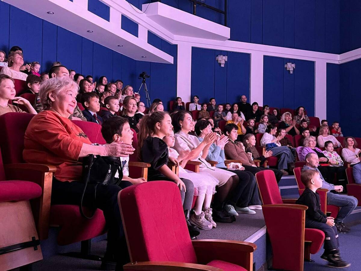 Дети участников СВО стали первыми зрителями обновленного театра кукол в Челнах