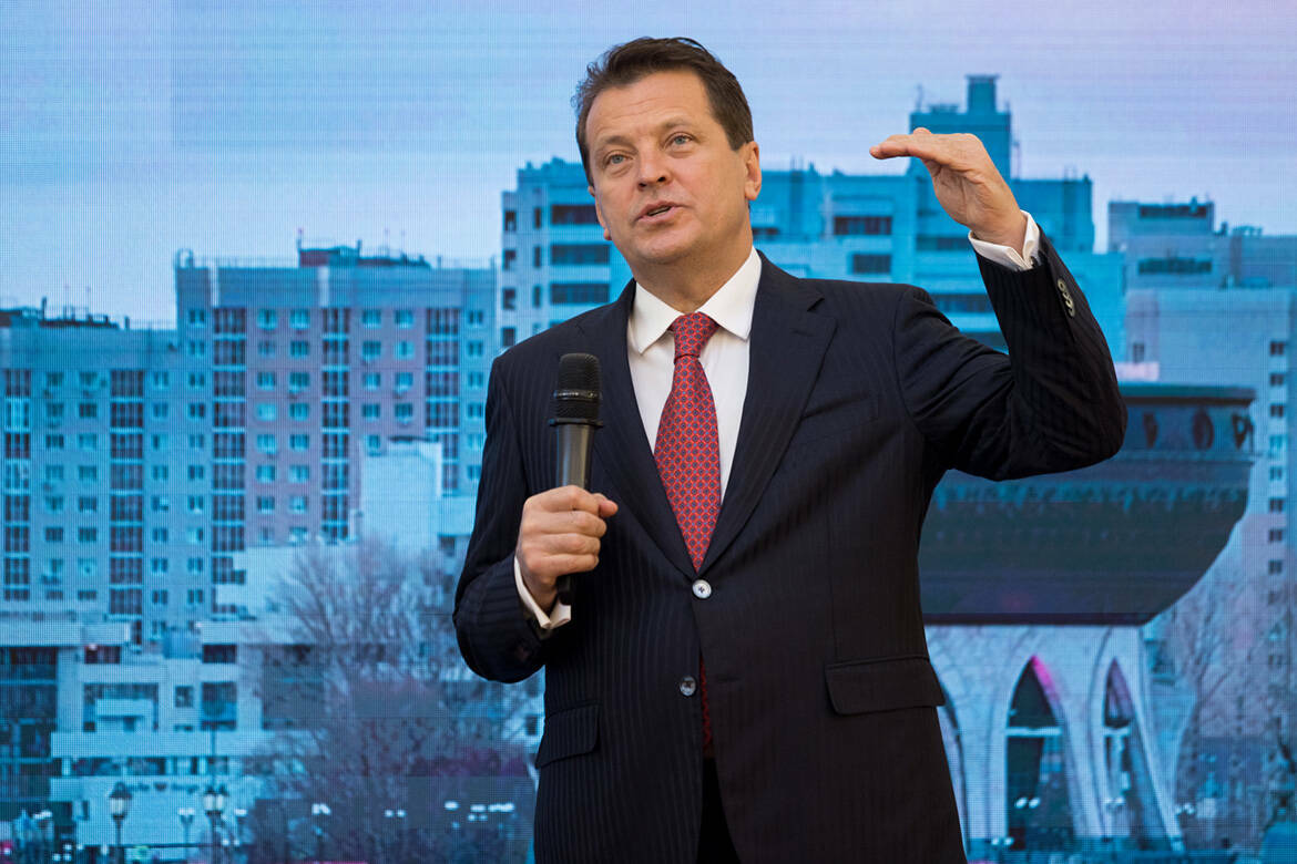 Мэр Казани провел сегодня традиционную предновогоднюю пресс-конференцию, где рассказал об итогах уходящего года и планах на будущее. В этом году акцент был именно на будущие проекты, которые ждут Казань уже в 2026 году. Подробнее – в материале «Татар-информа».