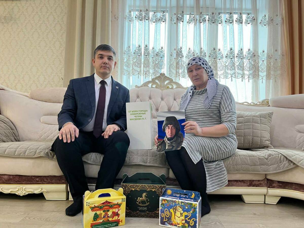 В Челнах семьям участников СВО начали раздавать продуктовые наборы от мэра