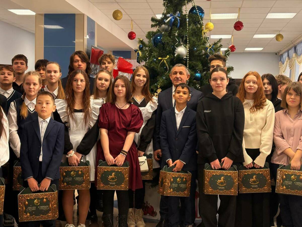 В Лаишевском районе прошла новогодняя елка для школьников и детей участников СВО