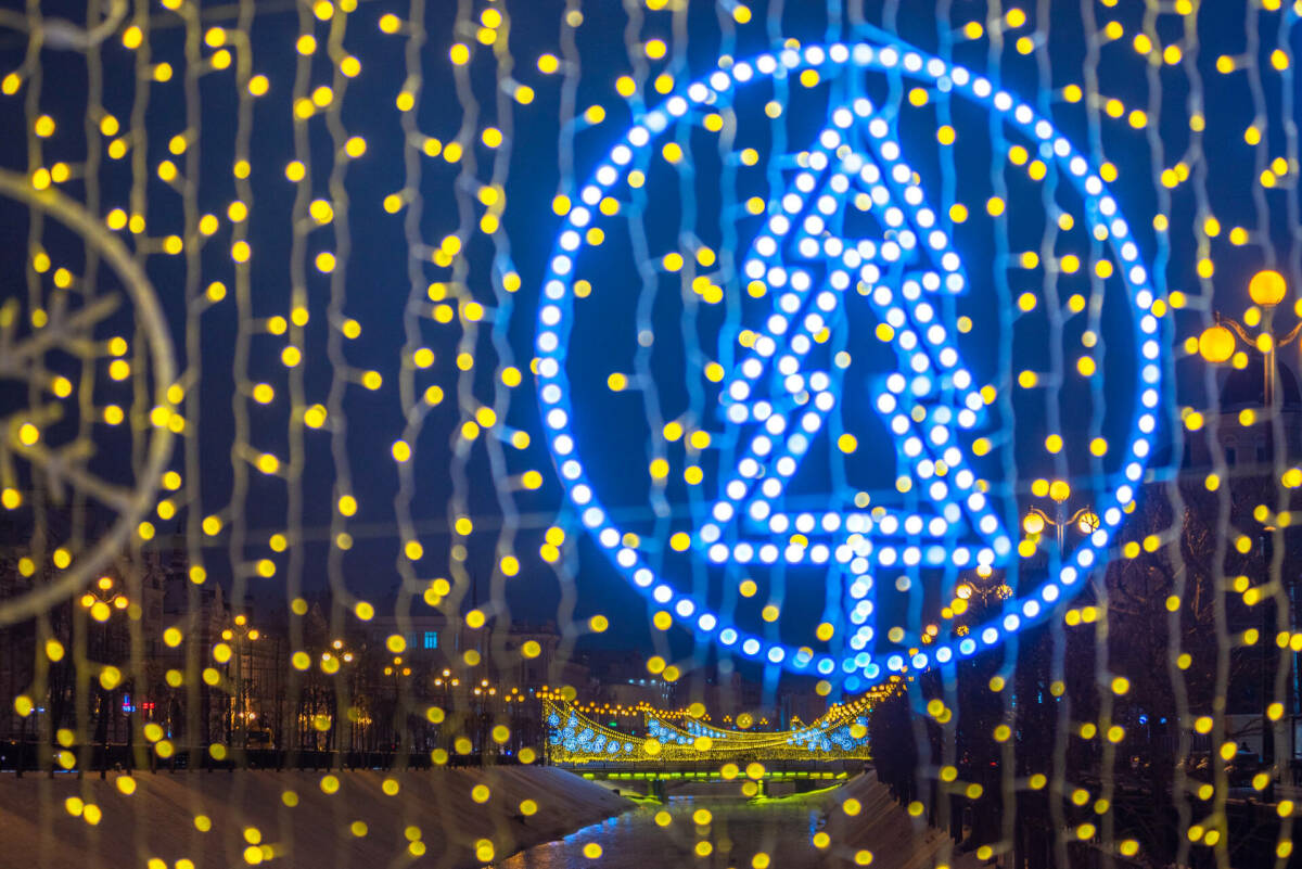 О том, как использовать гирлянду, чтобы мерцание праздничных огней не превратилось в языки пламени, а запуск салюта не привел на больничную койку, рассказали сегодня в МЧС. Где можно будет запустить салют и не получить за это штраф и сколько придется заплатить за несоблюдение правил, читайте в материале «Татар-информа».