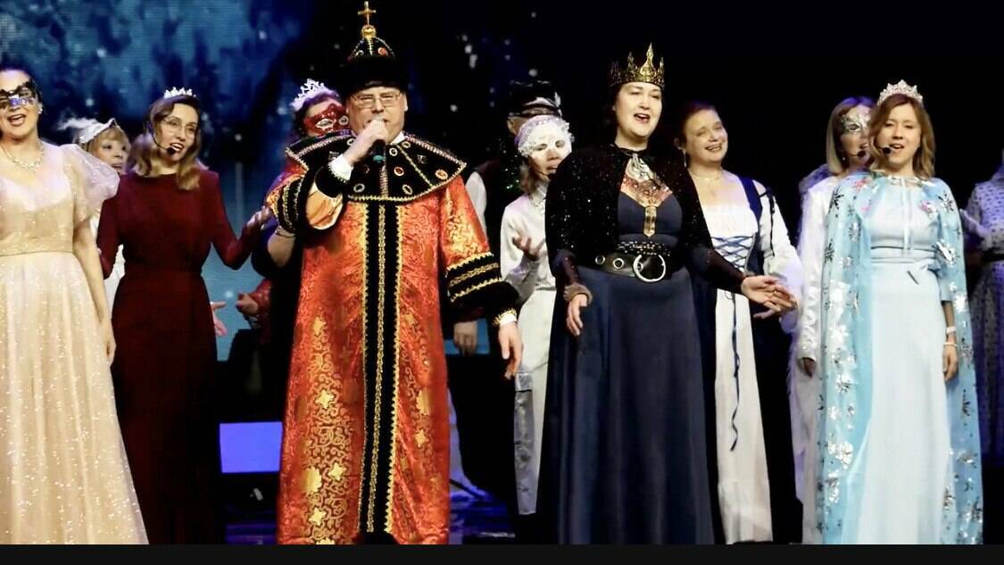 Детская школа искусств №2 устроила бал-маскарад в КДК имени Ленина