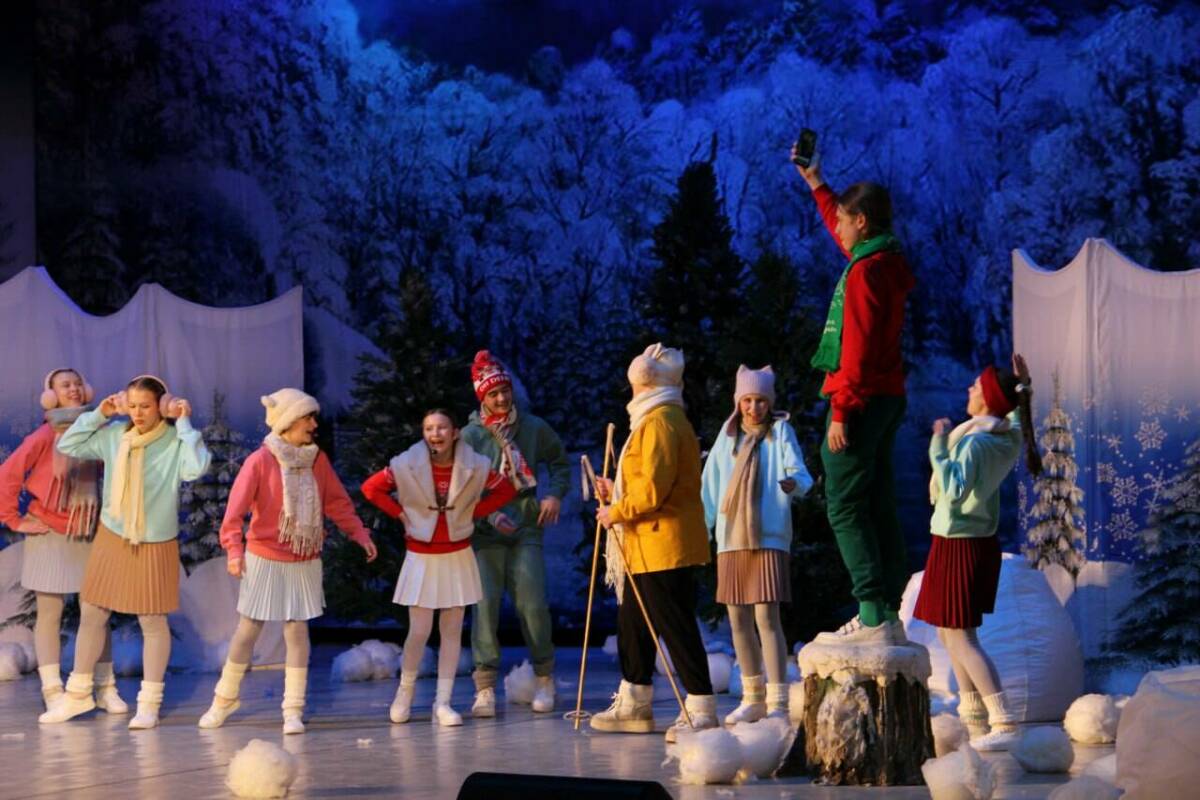 Около тысячи детей из регионов Приволжья посетили главную новогоднюю елку ПФО