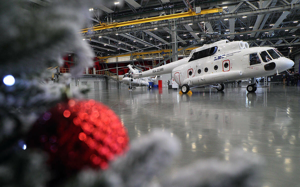 Четыре новых вертолета Ми-8МТВ-1 производства Казанского вертолетного завода передали сегодня трем российским авиакомпаниям. Ожидается, что в следующие три года предприятие получит заказ еще как минимум на 70 таких машин. О том, как прошла церемония и в чем особенности переданных вертолетов, – в репортаже «Татар-информа».