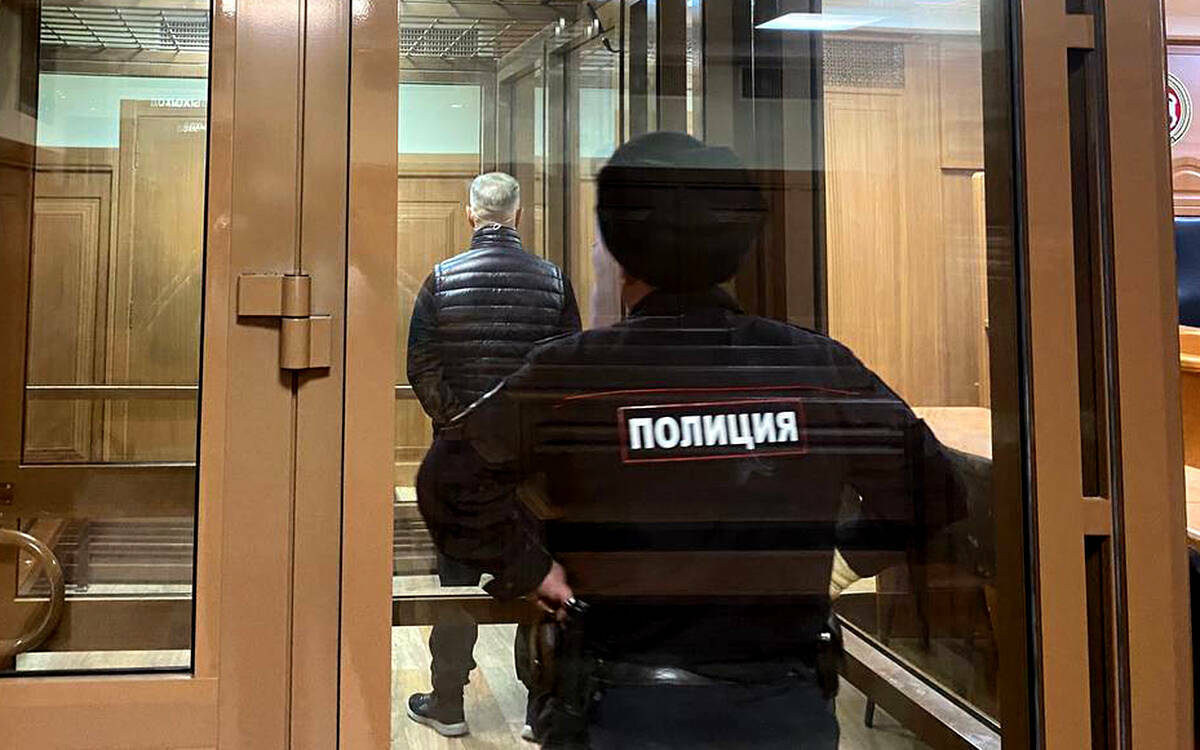 Человек, который должен был бы стоять на страже правосудия, сегодня сам предстал перед судом. Бывшего председателя судов двух районов Татарстана Ирека Набиева судят сразу по нескольким статьям. Его обвиняют в совершении тяжких преступлений. Подробности в репортаже «Татар-информа» из зала суда.