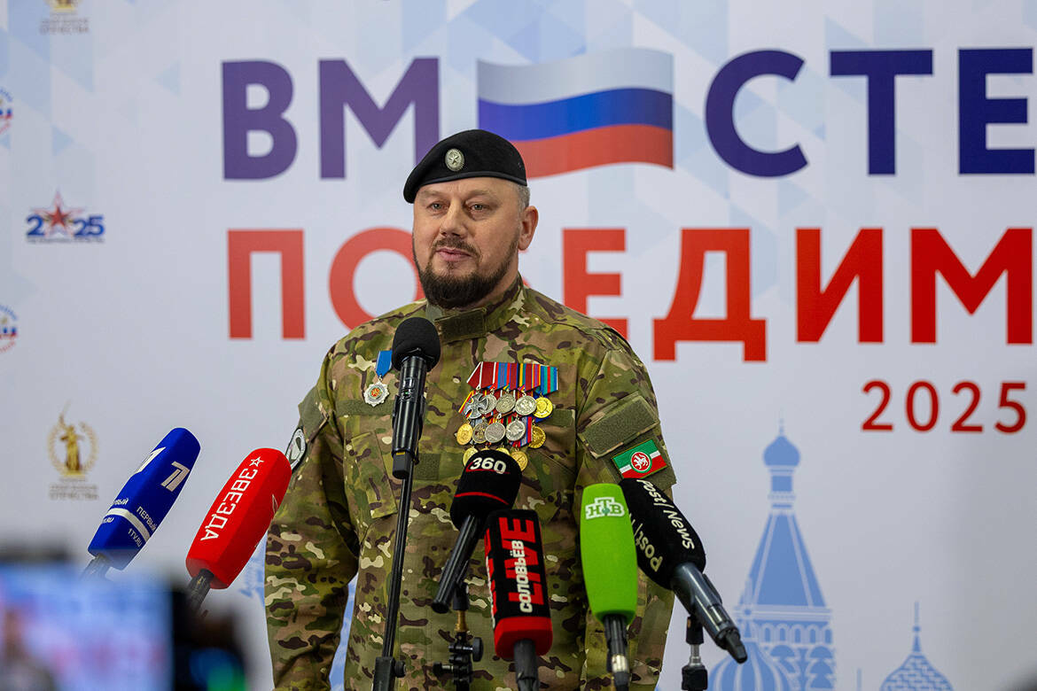 Анвар Мухаметзянов уверяет: в депрессию после потери ноги не впадал. Еще в госпитале он подал заявку на участие в программе «Время героев», а вернувшись домой, увлекся спортом. Сейчас он обучает детей в центре «Воин», работает в Общественной палате Татарстана и готовит патриотический проект.