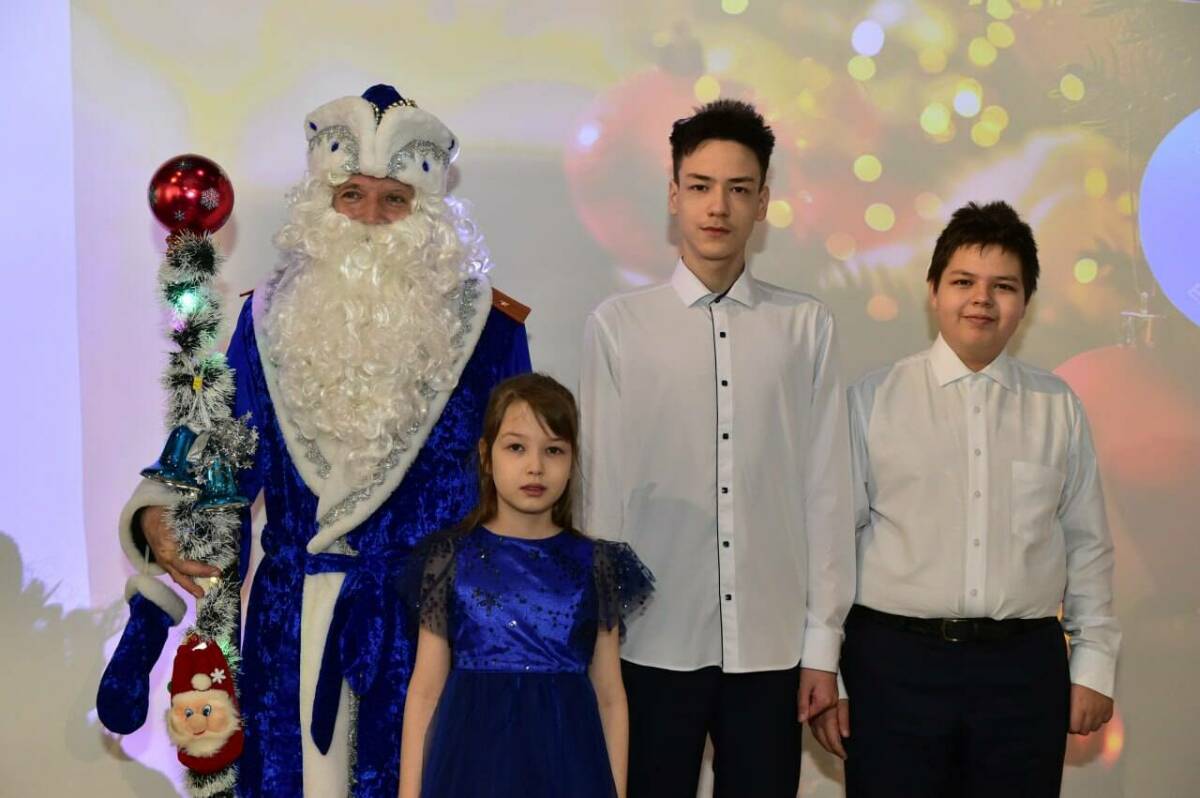 В Татарстане глава МВД исполнил новогодние желания детей из многодетной семьи