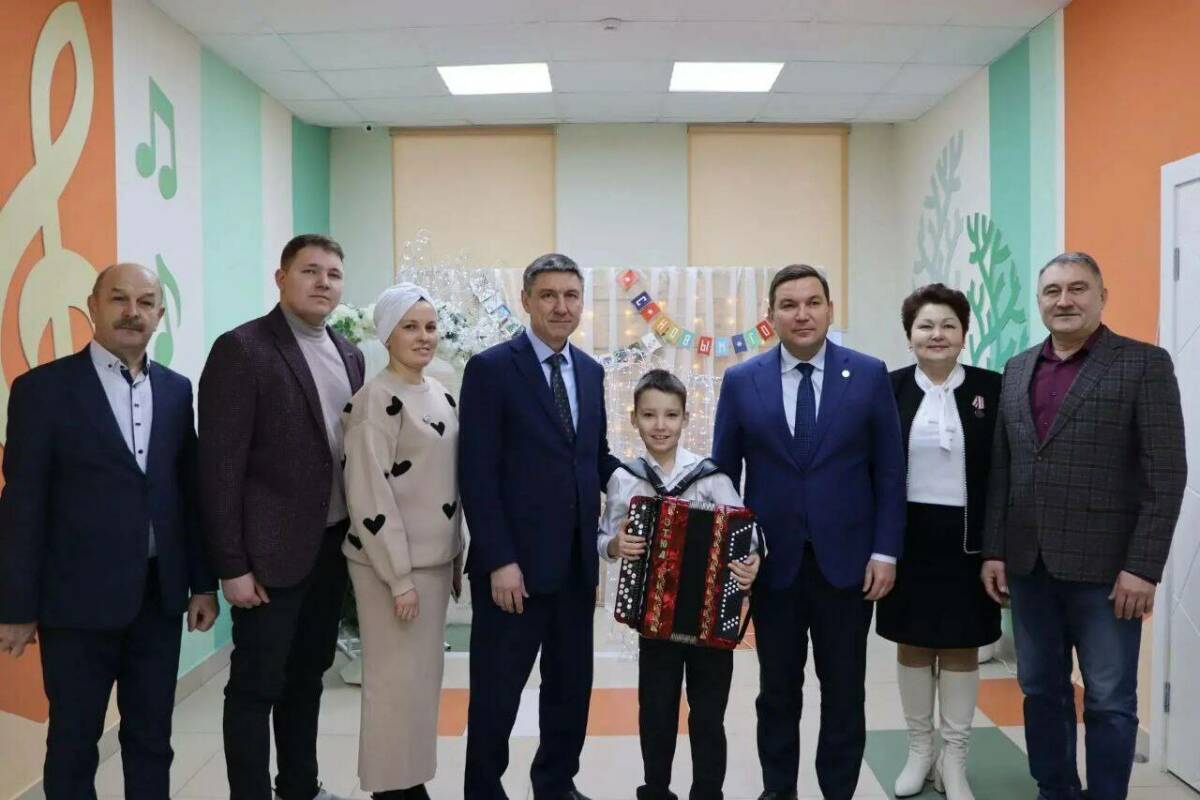 Сыну участника СВО из Апастовского района подарили баян