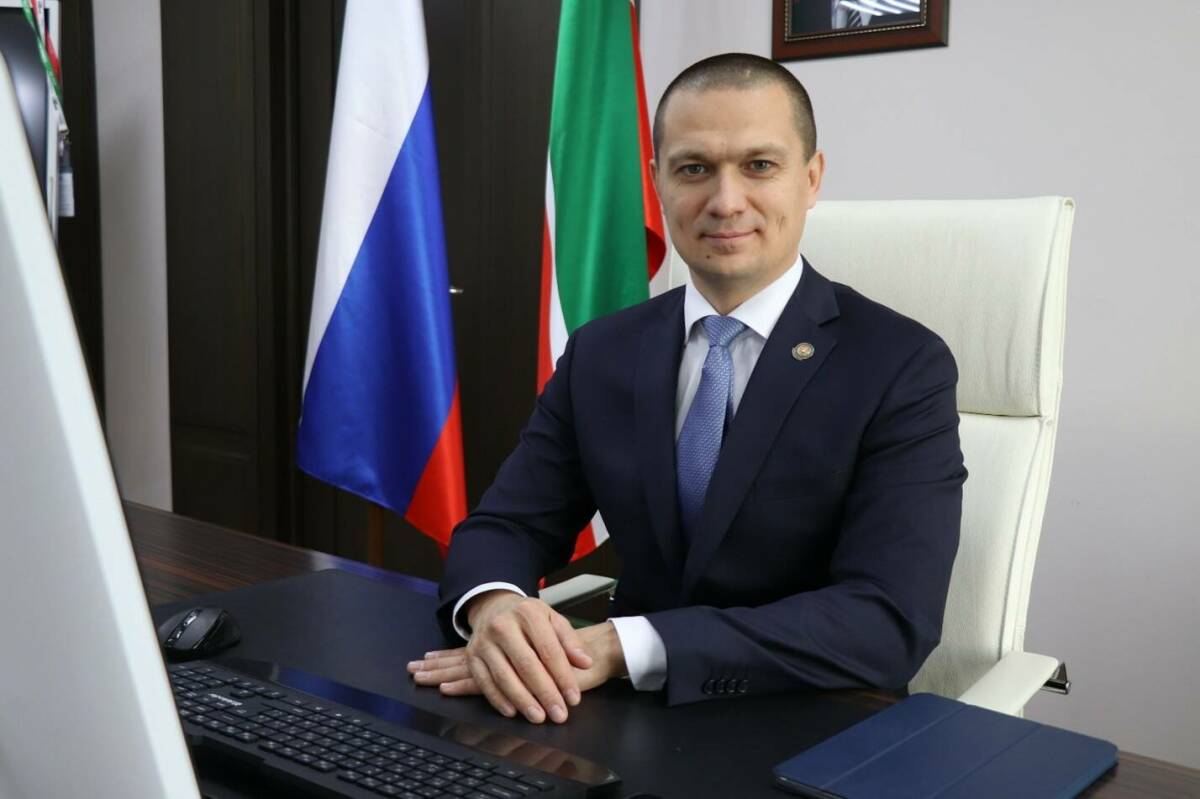 Татарстанның юстиция министры юристларны һөнәри бәйрәмнәре белән котлады