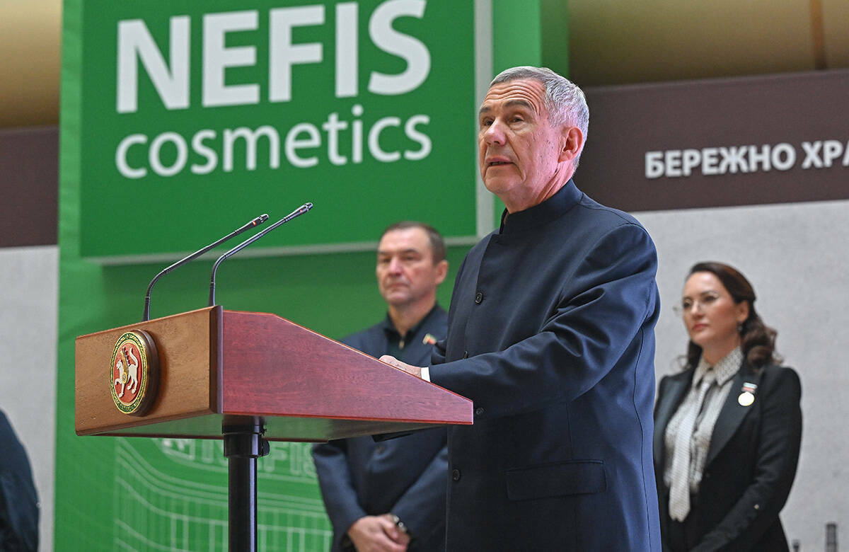 Гумпомощь и госнаграды: Минниханов поздравил коллектив «Нэфис Косметикс» со 170-летием