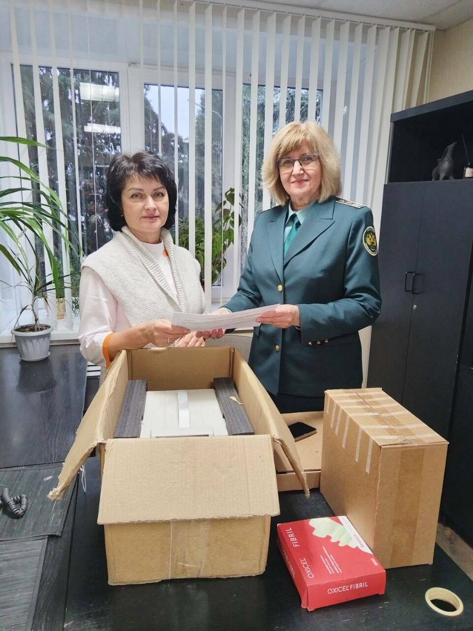 Татарстанские таможенники передали медицинское оборудование бойцам СВО