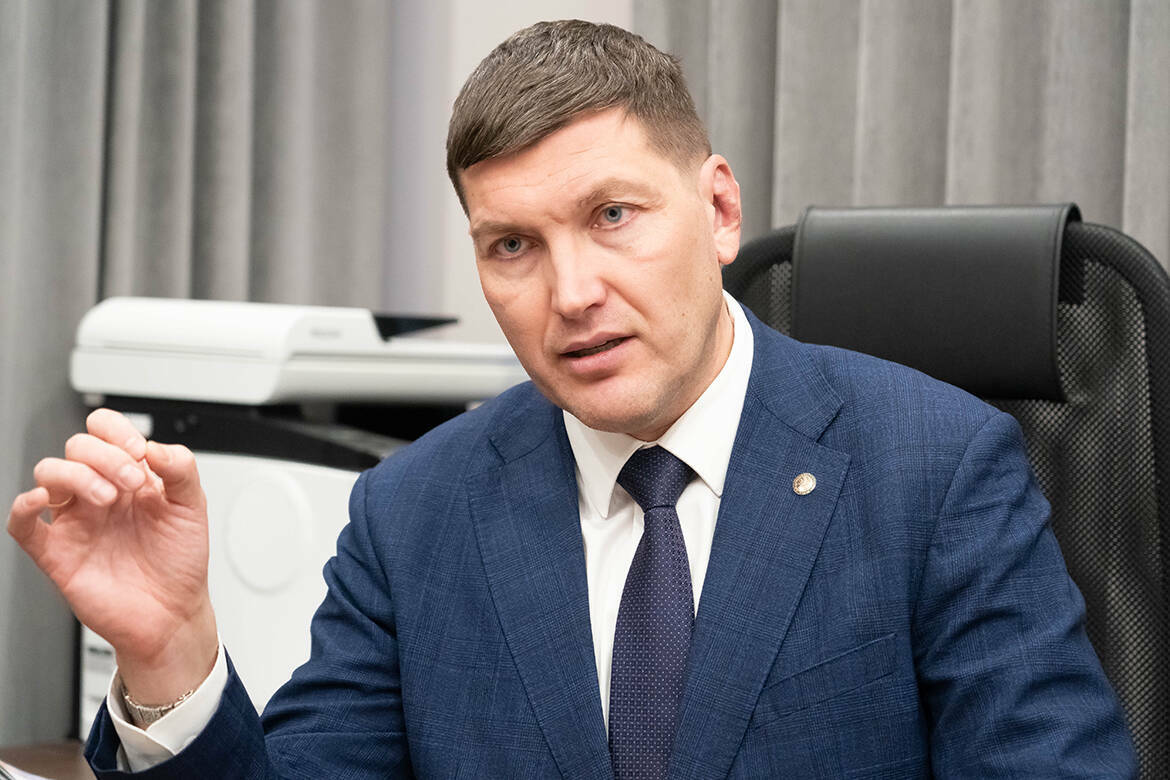 Председатель Комитета Татарстана по охране объектов культурного наследия Иван Гущин в интервью «Татар-информу» рассказал о ключевых итогах 2025 года: смещении акцента с крупных проектов в Казани на спасение памятников в районах, проблемах «рублевой» приватизации, работе с инвесторами и подготовке программы сохранения наследия до 2045 года.