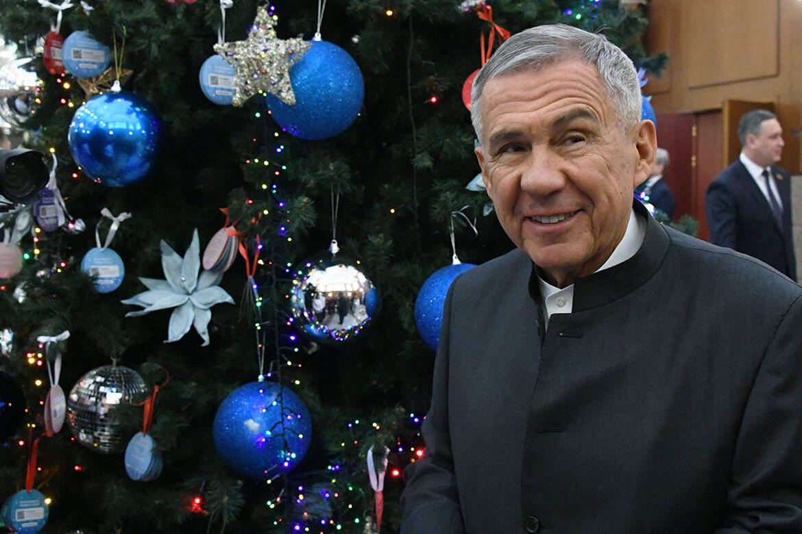 Раис Татарстана Рустам Минниханов принял участие во Всероссийской благотворительной акции «Елка желаний». Он исполнил мечты детей из республики и подшефных городов ЛНР – Лисичанска и Рубежного. Ребята получили сладкие подарки, игрушки и музыкальные инструменты. Подробнее – в материале «Татар-информа».