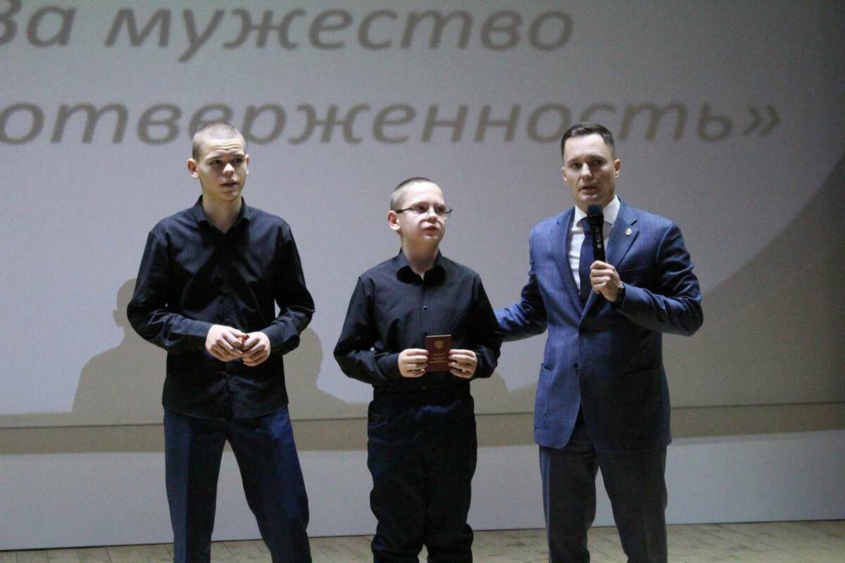 В Новошешминске завершили Год защитника Отечества и вручили награду сыновьям героя СВО