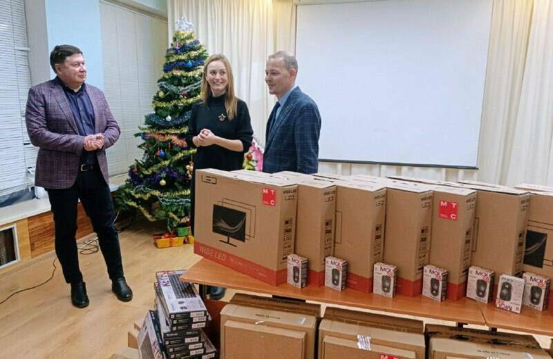 МТС и БФ «Альпари» помогут детям из интернатов РТ в получении цифрового образования