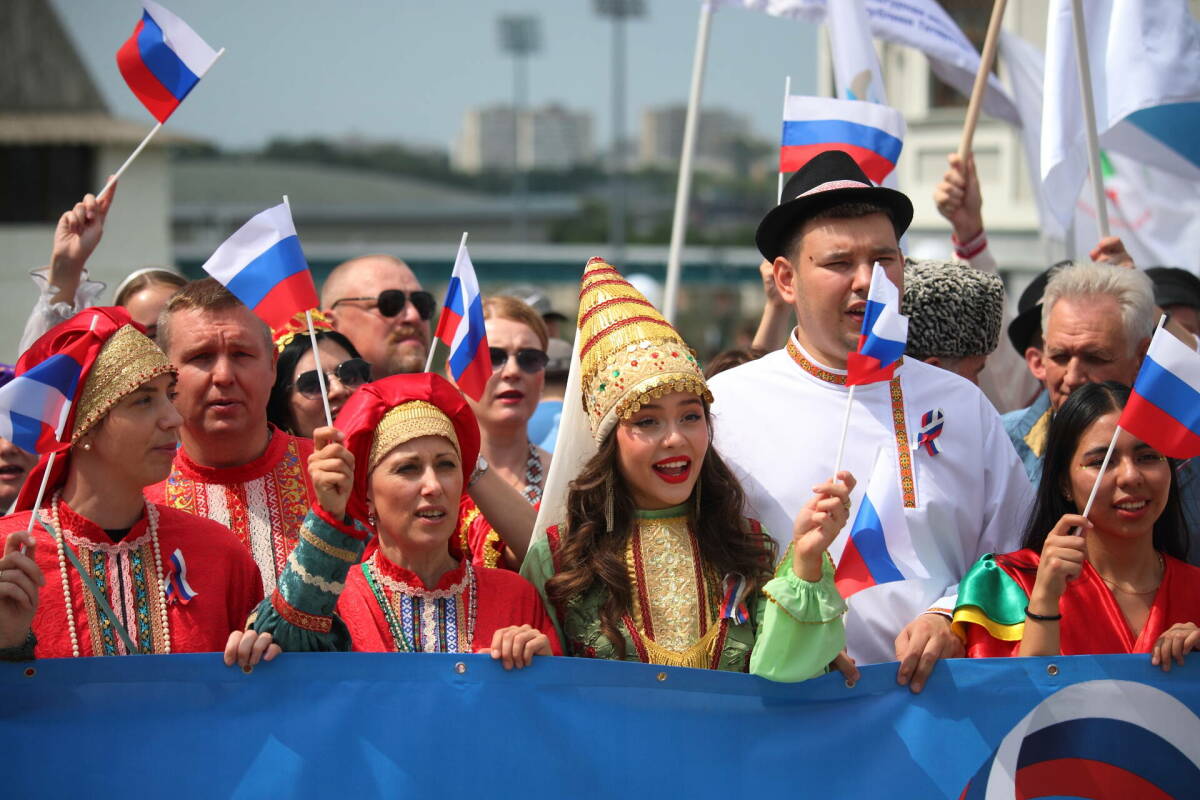 На Совете по межнациональным отношениям в ноябре прошлого года Владимир Путин предложил посвятить 2026 год теме объединения россиян. В конце декабря он подписал соответствующий указ. Что для всех народов и народностей означает единство и почему без объединения сограждан не может существовать Россия – в материале обозревателя Альберта Бикбова.
