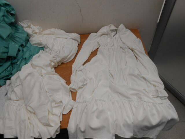 В казанском аэропорту поймали мужчину с большой партией одежды из Узбекистана