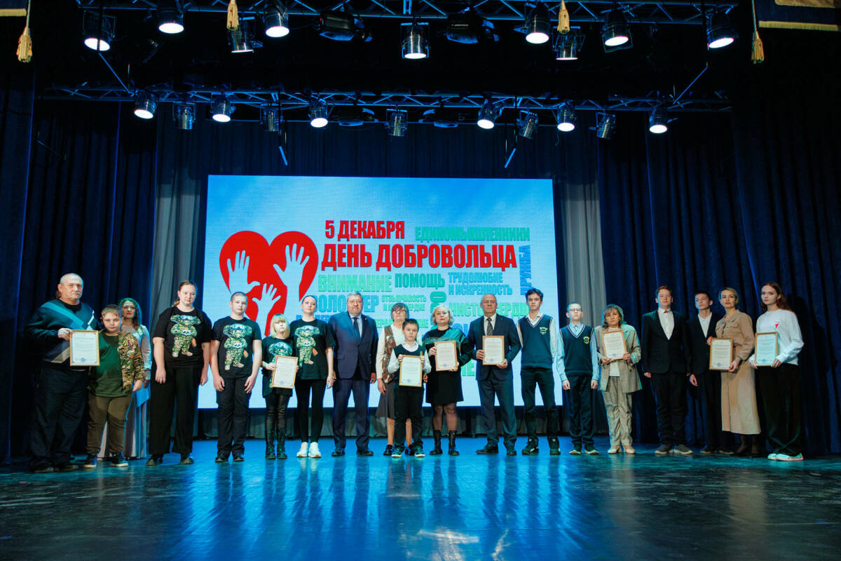 «Спасибо, что не устаете»: глава Верхнеуслонского района отметил вклад волонтеров в СВО